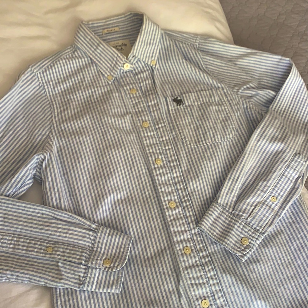 A&F blue and white stripe “muscle” oxford shirt
